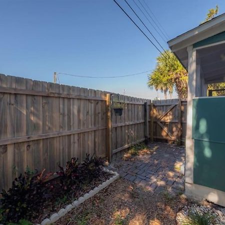 Serene Beachy Bungalow With Large Screened Porch! 坦帕 外观 照片
