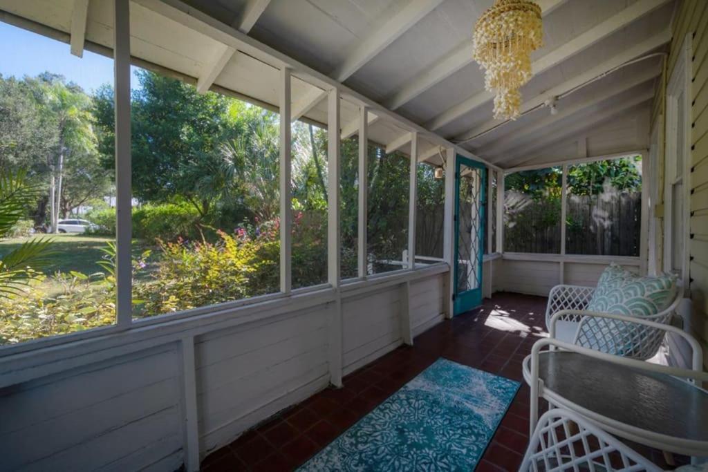 Serene Beachy Bungalow With Large Screened Porch! 坦帕 外观 照片