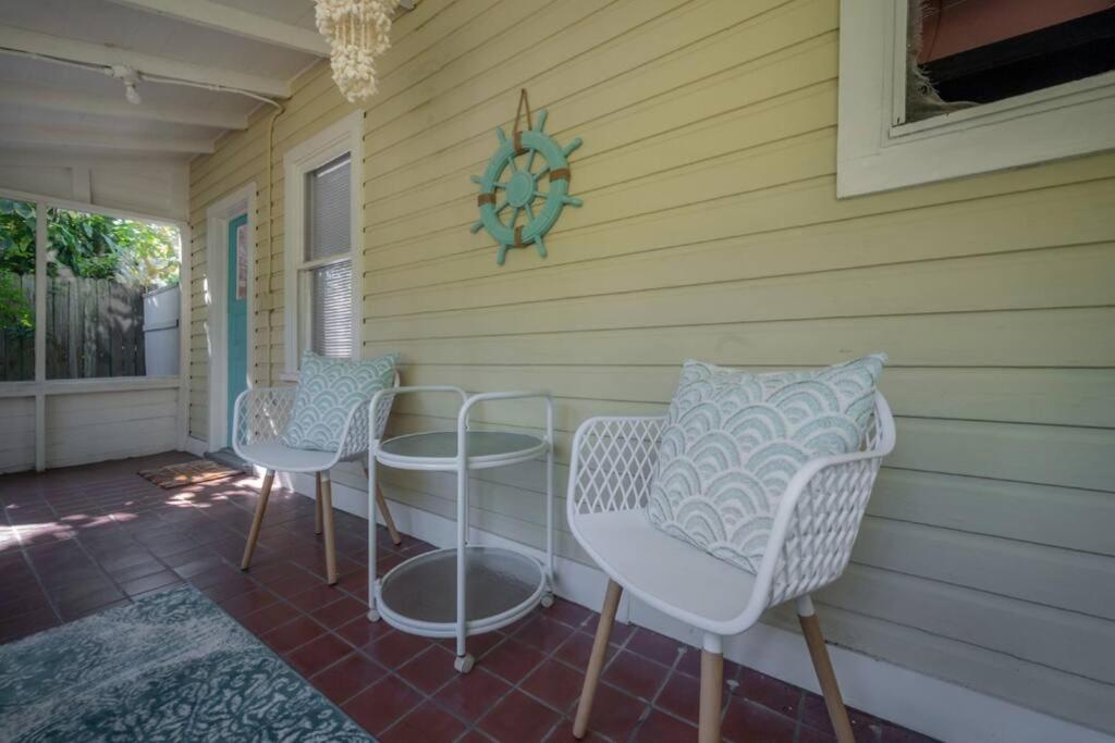 Serene Beachy Bungalow With Large Screened Porch! 坦帕 外观 照片