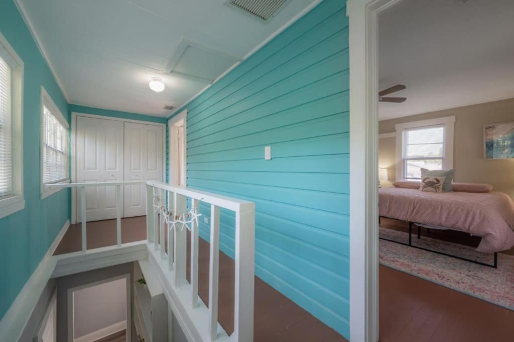 Serene Beachy Bungalow With Large Screened Porch! 坦帕 外观 照片