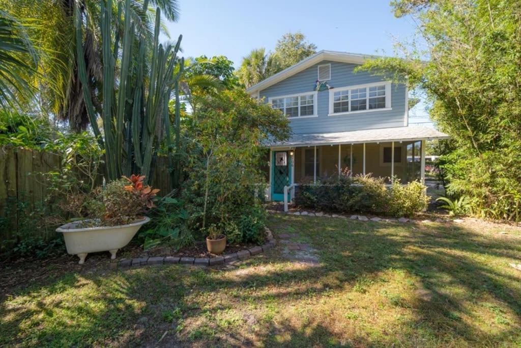 Serene Beachy Bungalow With Large Screened Porch! 坦帕 外观 照片