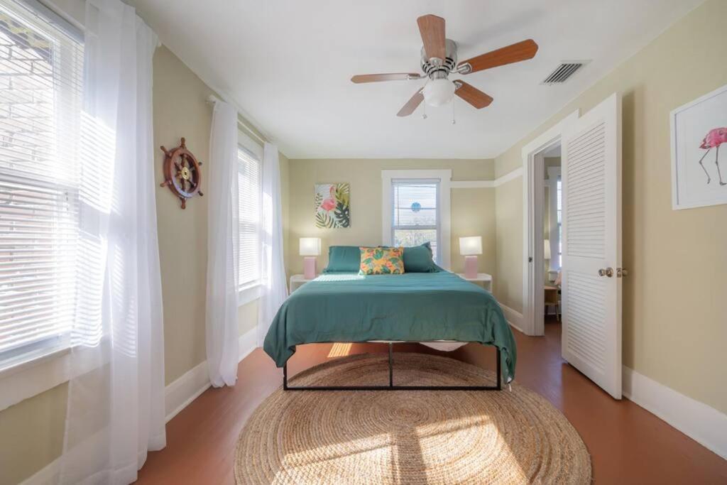 Serene Beachy Bungalow With Large Screened Porch! 坦帕 外观 照片