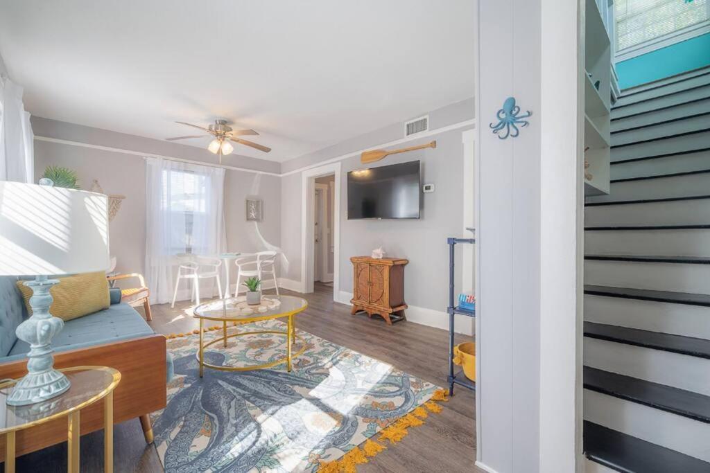 Serene Beachy Bungalow With Large Screened Porch! 坦帕 外观 照片