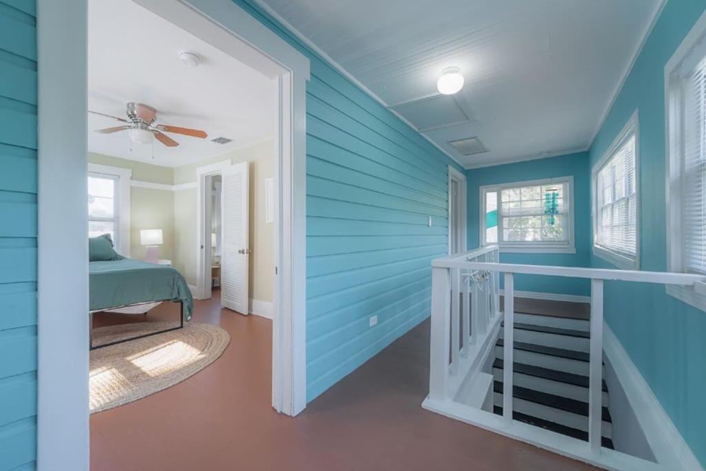 Serene Beachy Bungalow With Large Screened Porch! 坦帕 外观 照片